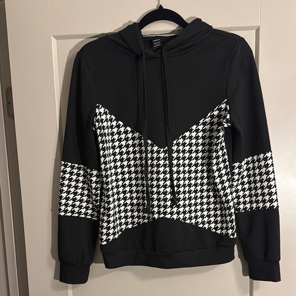 Chic Black Hoodie set with joggers | Houndstooth Accents